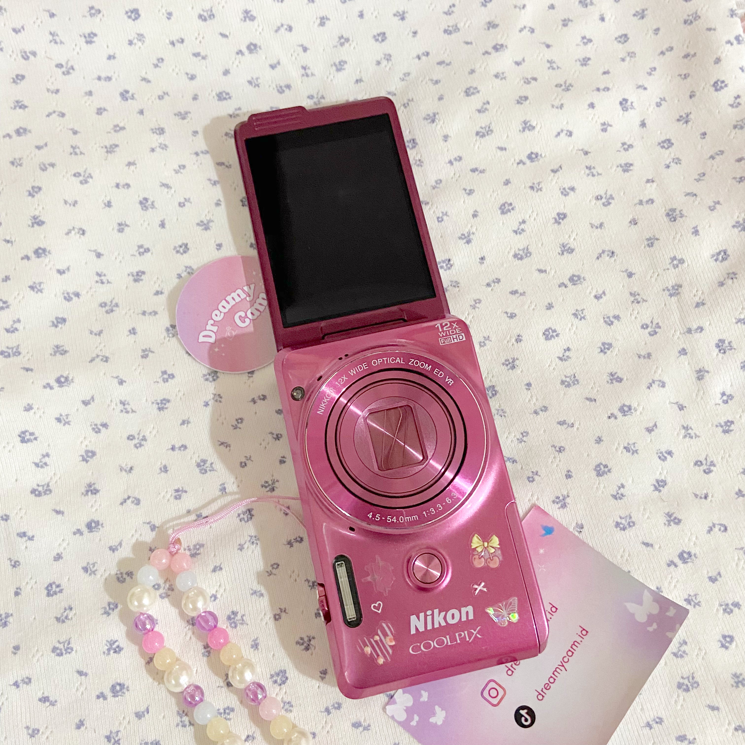 Nikon Coolpix S6900 (flip screen + wifi)