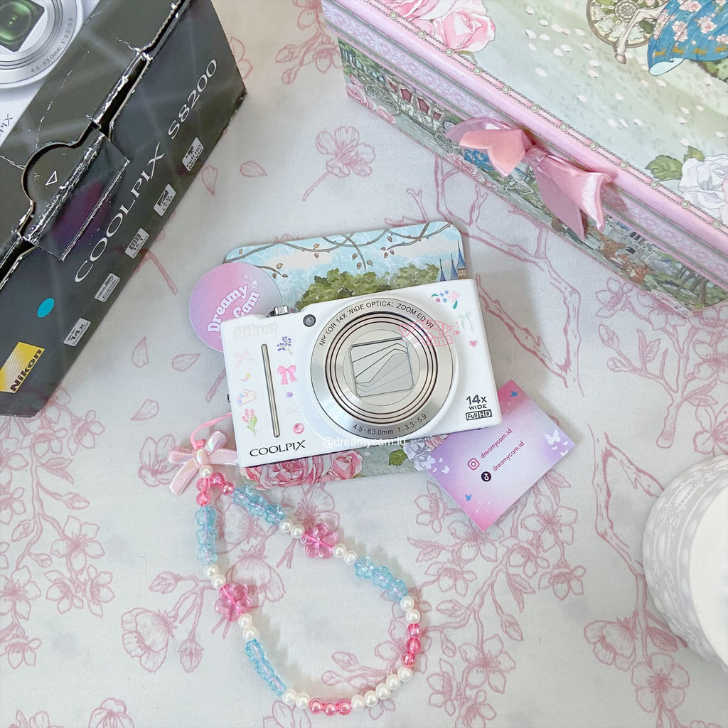 Nikon Coolpix S8200 in white | Digital Camera CCD Digicam