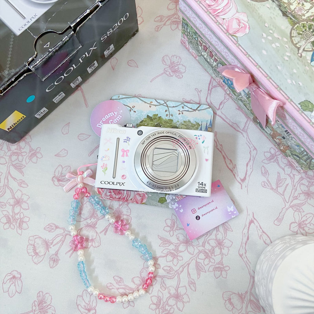 Nikon Coolpix S8200 in white | Digital Camera CCD Digicam