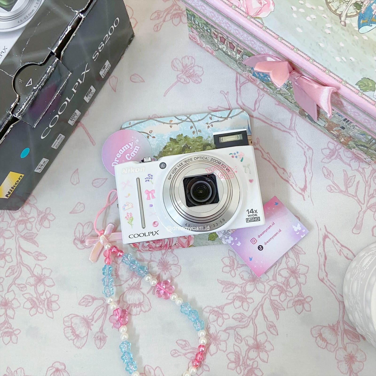 Nikon Coolpix S8200 in white | Digital Camera CCD Digicam