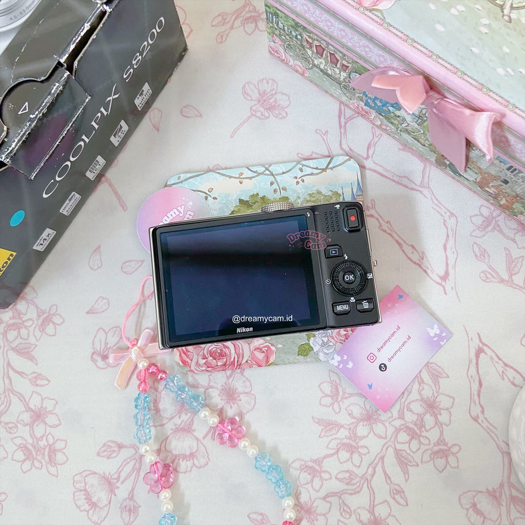 Nikon Coolpix S8200 in white | Digital Camera CCD Digicam