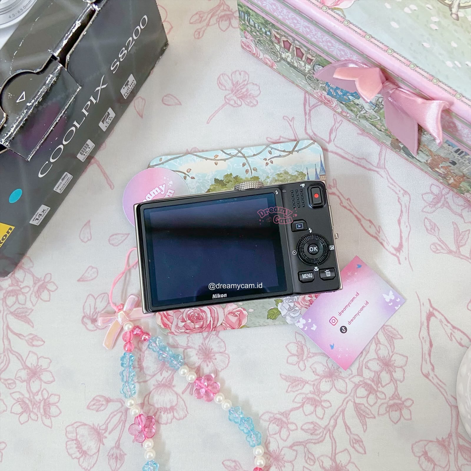 Nikon Coolpix S8200 in white | Digital Camera CCD Digicam