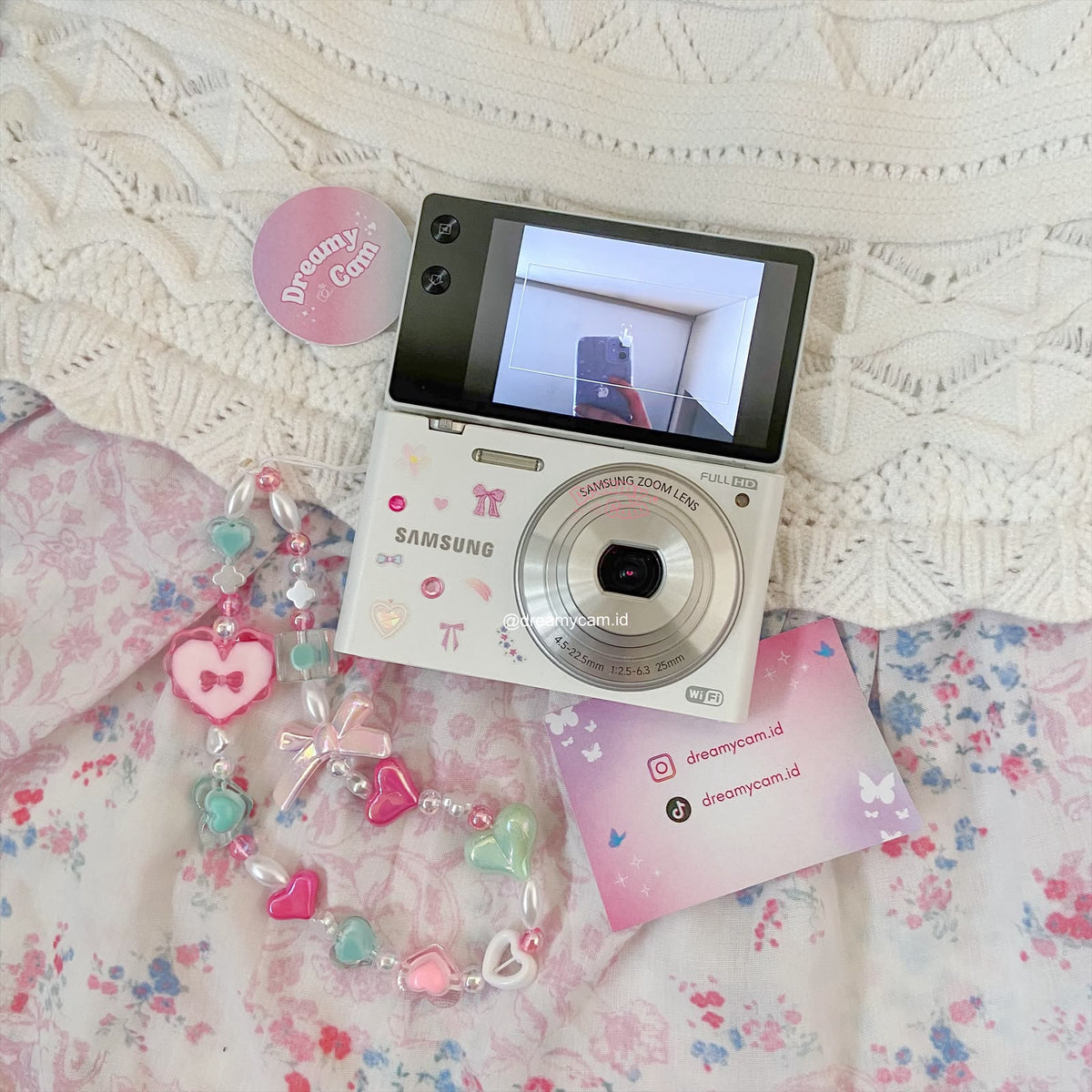 Samsung MV900F Flip Screen WIFI White | Digital Camera CCD Digicam