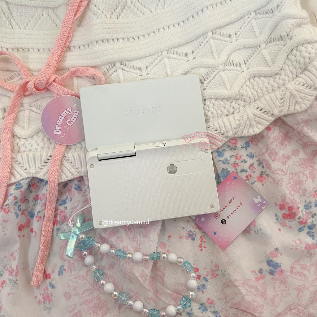 Samsung MV900F Flip Digital Camera in White | CCD Digicam