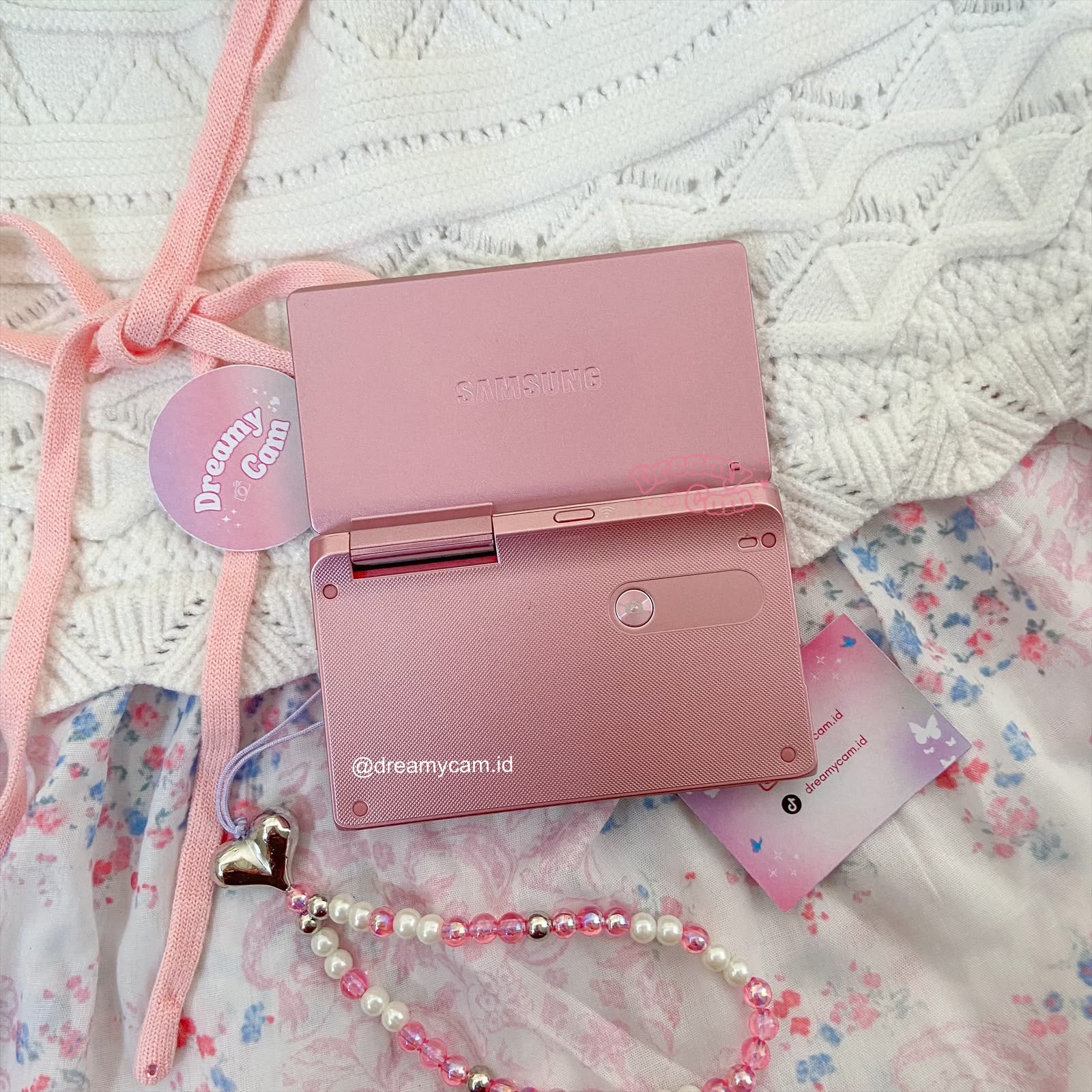Samsung MV900F Wifi Flip Digital Camera in Pink | CCD Digicam