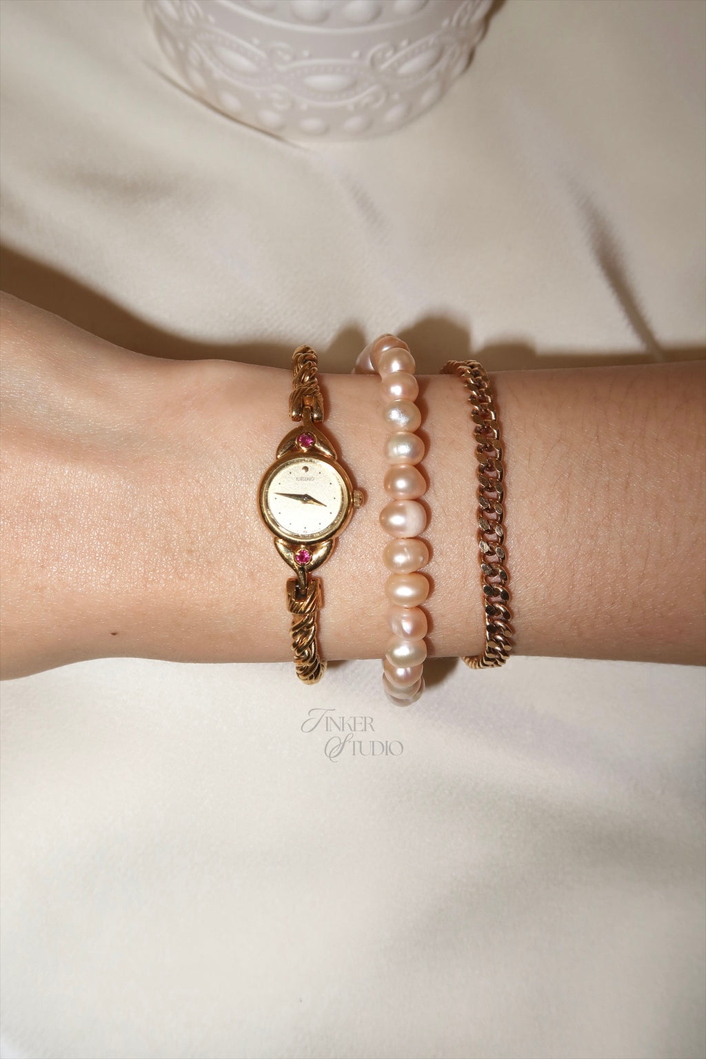 Vintage Seiko 1E20-0430 Ruby Accent Gold Bracelet Watch — Circa 1986