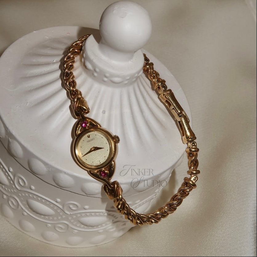 Vintage Seiko 1E20-0430 Ruby Accent Gold Bracelet Watch — Circa 1986