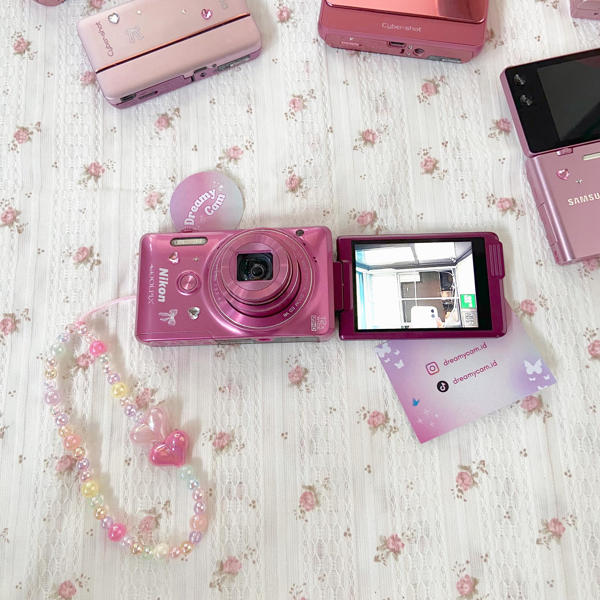 Nikon Coolpix S6900 (flip screen + wifi)