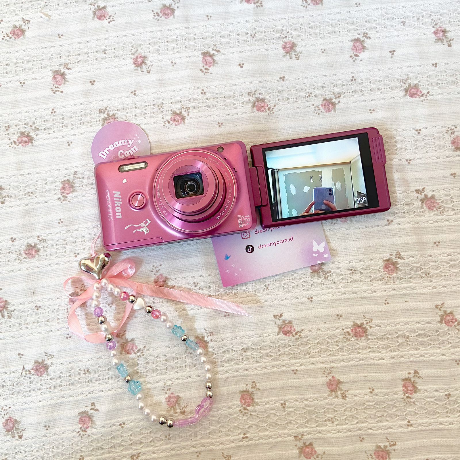 Nikon Coolpix S6900 (flip screen + wifi)