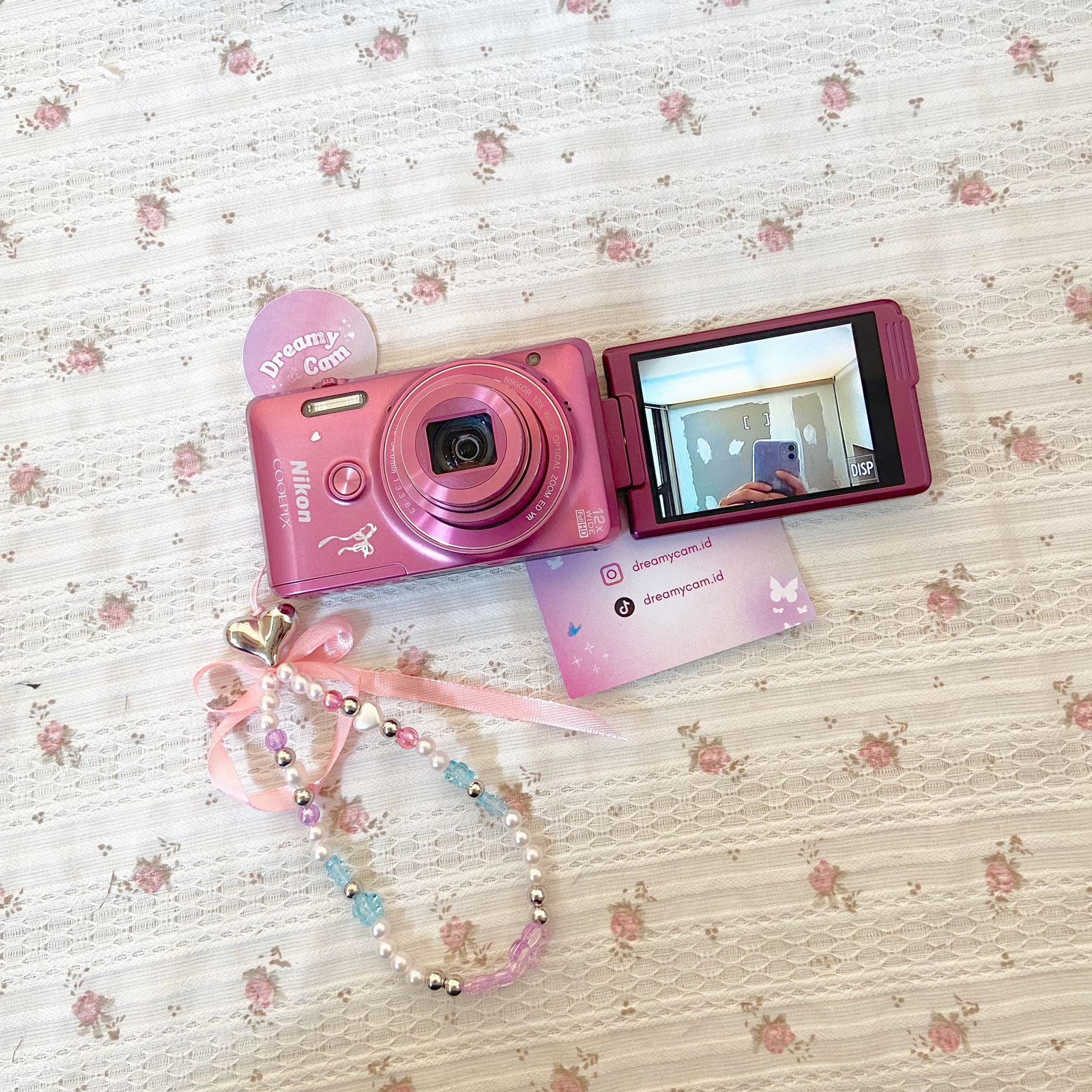 Nikon Coolpix S6900 (flip screen + wifi)