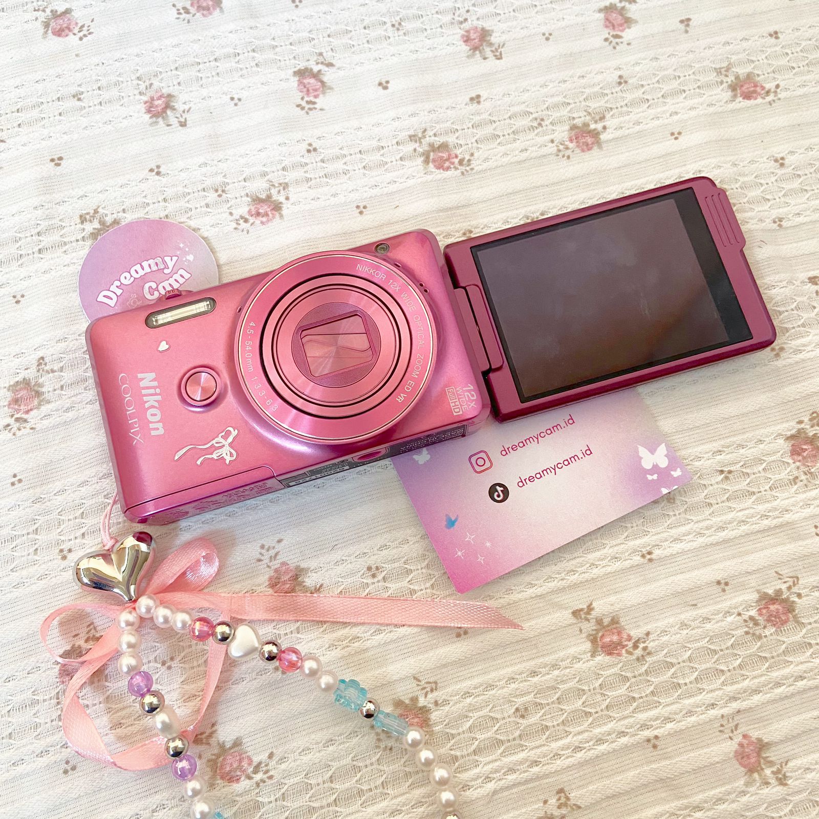 Nikon Coolpix S6900 (flip screen + wifi)