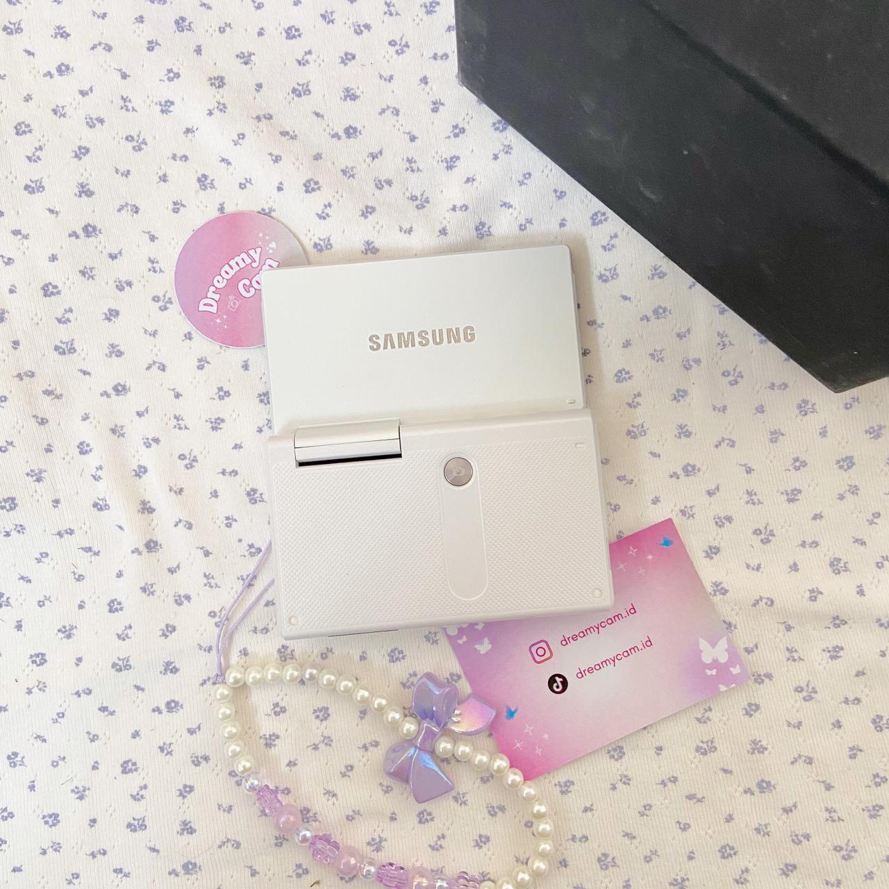 Samsung MV800 (flip screen)