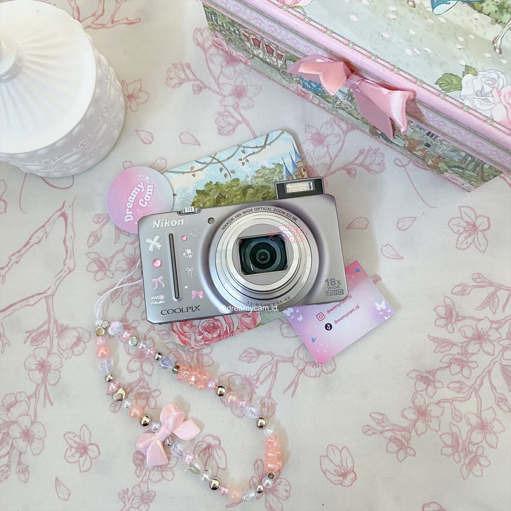 Nikon Coolpix S9200 in silver | Digital Camera CCD Digicam